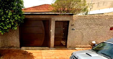 Casa com 267m² de terreno e 152m² de área construída no Centro