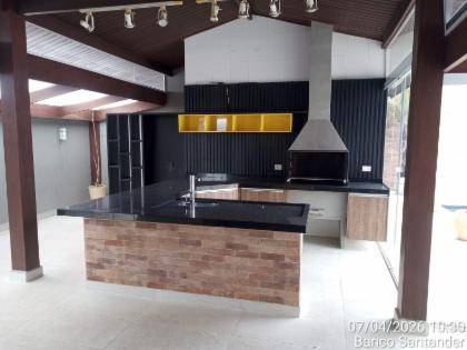 Casa desocupada com 4 quartos, 450m² de terreno e 433m² construídos