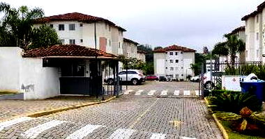 Apartamento Espaçoso com 2 Quartos em Curitiba