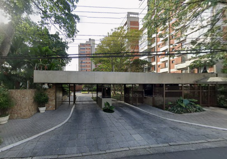 Apartamento com 267,89 m² e 4 vagas - Centro