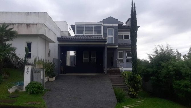 Casa em Condomínio Desocupada com 230 m² no Jardim Krahe