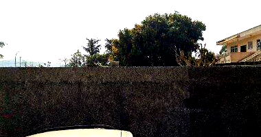 Terreno triangular com 360m² e construção de 112m², ótimo potencial