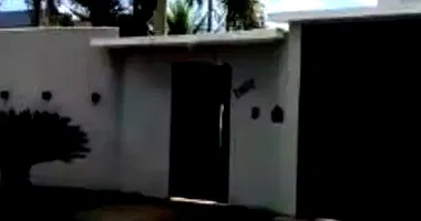 Casa Ocupada com 4 Quartos e 2 Banheiros em Leilão