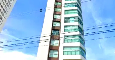 Apartamento em Leilão com 3 Quartos e 3 Vagas