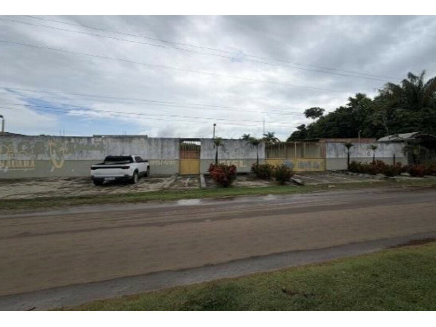 Casa com 302,66m² construída em terreno de 5.000m², ocupada