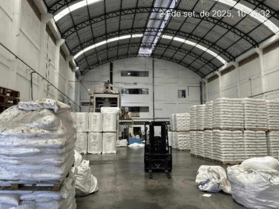 Imóvel Comercial com 3 Pavimentos e Galpão