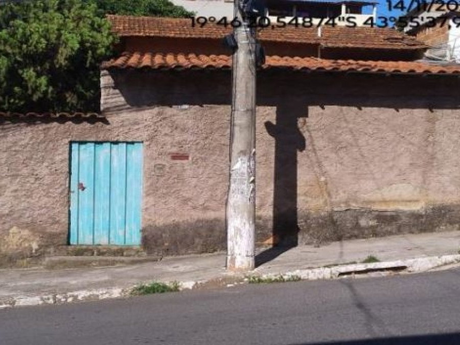 Casa com 66 m², 2 quartos, ocupada, em Santa Luzia-MG