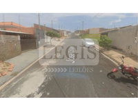 Casa residencial com 166m² de terreno, 49,83m² construídos, 2 quartos, 1 banheiro, ocupada.