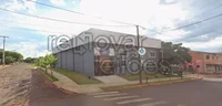 Imóvel urbano com 400m², 2 pavimentos, sala comercial e apartamento