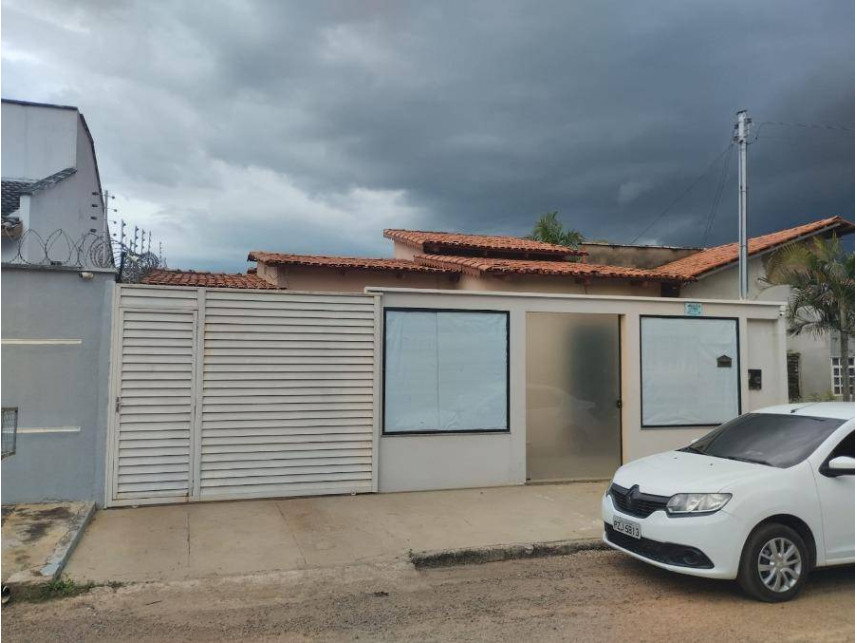 Casa ocupada com 146m² e 1 vaga