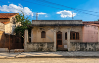 Casa de 70m² em terreno de 250m², 2 quartos, desocupada