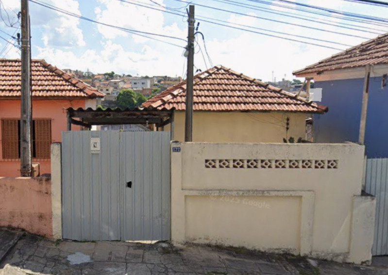 Casa com 2 quartos e garagem no Centro de Carapicuíba