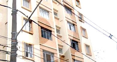 Apartamento desocupado com 2 quartos e 1 vaga em Santos