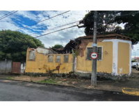 Prédio comercial com 298,42m², 2 cômodos