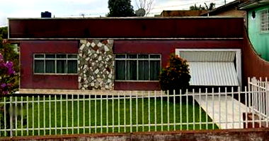 Casa com 2 Benfeitorias em Enéas Marques - PR