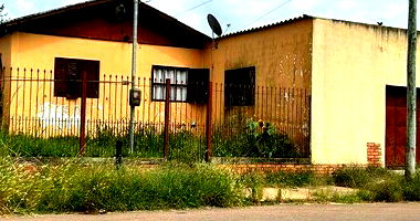 Casa padrão com 3 quartos, 1 banheiro, ocupada, 102.8m² construída