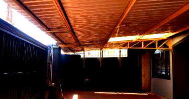 Casa ocupada com 360m² terreno e 341m² construída