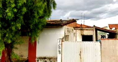 Casa com 208 m², 300 m² terreno, fundo de comércio, ocupada