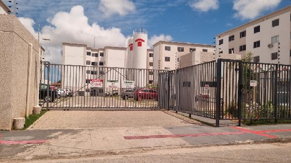 Apartamento com 2 Quartos e Área Privativa em Fortaleza