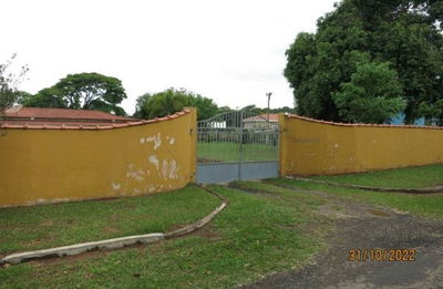 Chácara de Recreio com 3 Edificações e Piscina em São Carlos