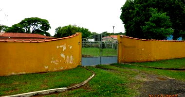 Chácara de Recreio com 3 Edificações e Piscina em São Carlos