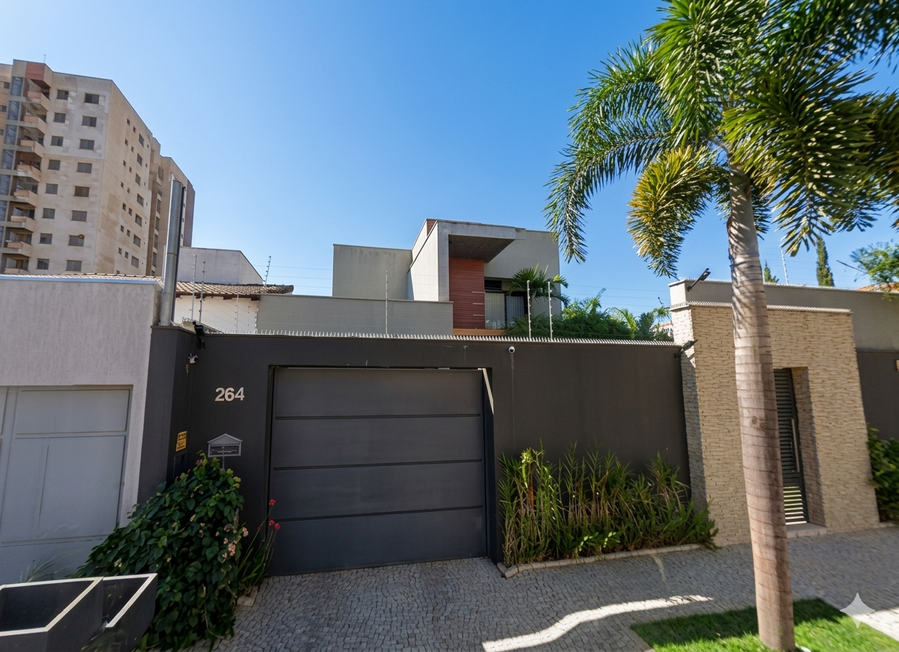 Casa 350m² em Uberlândia/MG - Oportunidade Imperdível