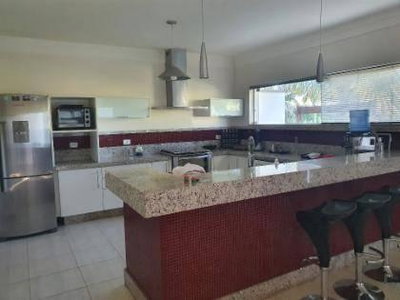 Casa de Alto Padrão em Condomínio Exclusivo com 658m²