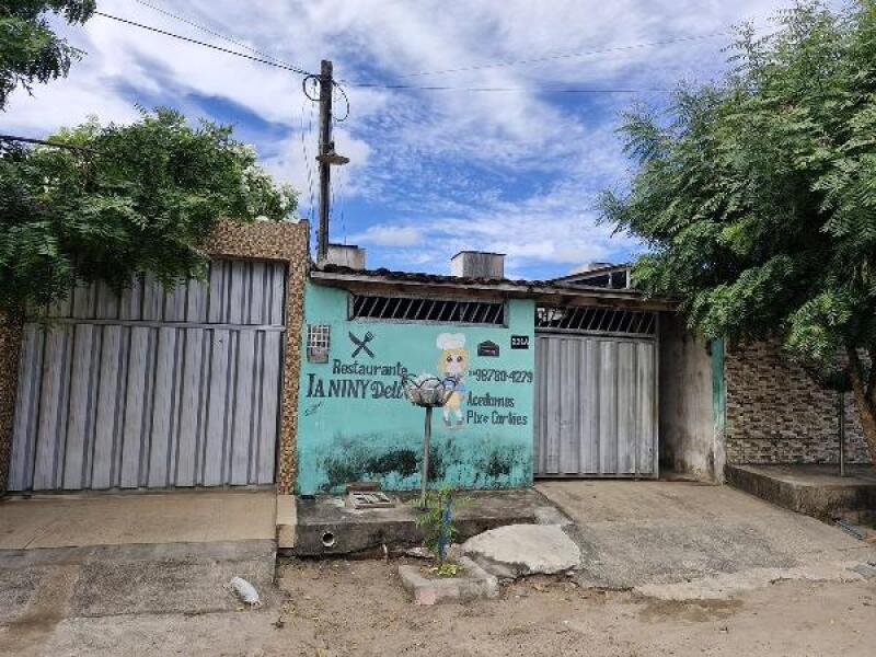 Casa com 2 quartos e 1 banheiro em Santa Rita - PB