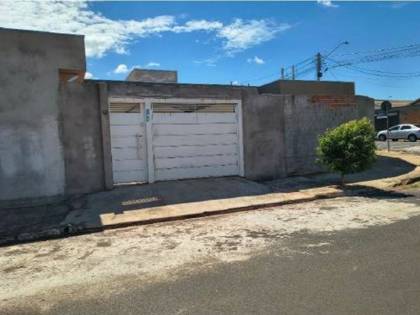 Casa ocupada com 122,43 m² em leilão