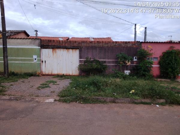 Casa com 3 quartos, varanda, área construída 69,96m², terreno 262,5m²