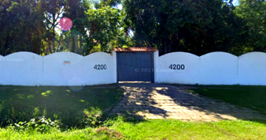 Casa Comercial Alto Padrão com 1042m² Construídos, Desocupada