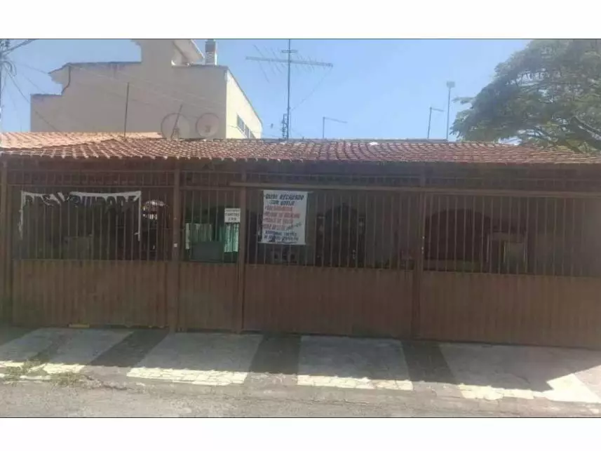 Casa em Leilão com 200m² de Terreno e 44m² Construída