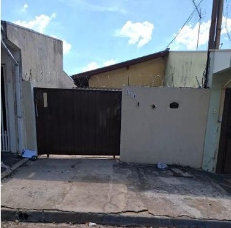 Casa com 2 quartos, 1 banheiro, 68m² construídos, ocupada