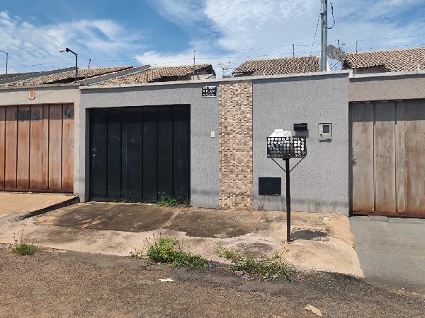 Casa com 2 Quartos e Varanda no Residencial Rosa Morena