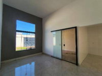 Casa desocupada com 104 m² de área construída