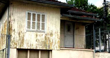 Direito e Ação sobre Terreno Urbano e Casa de Madeira