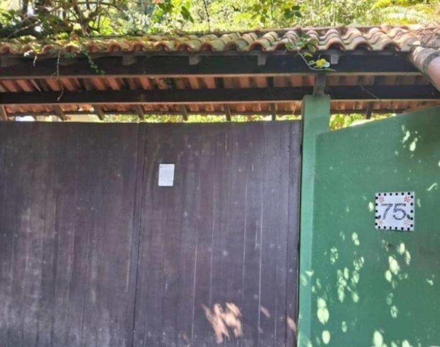 Casa em Condomínio com 3 quartos, 2 banheiros e 382m² de área construída
