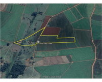 Sítio com 13,65ha, 3 casas, galpões e energia elétrica
