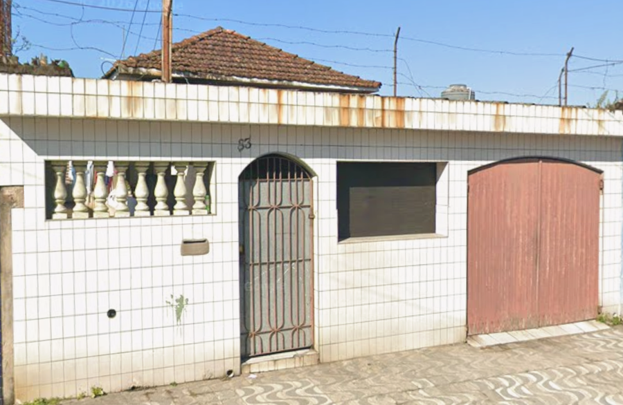 Casa térrea 154m² com 3 dormitórios e edícula em São Vicente