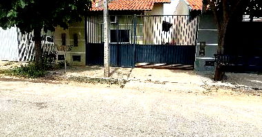 Casa com 2 quartos, 2 banheiros e 1 vaga