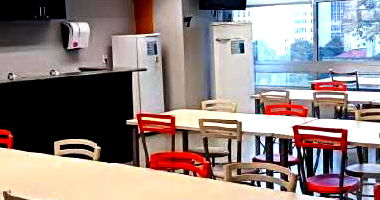 Sala comercial desocupada com 870 m² de área privativa