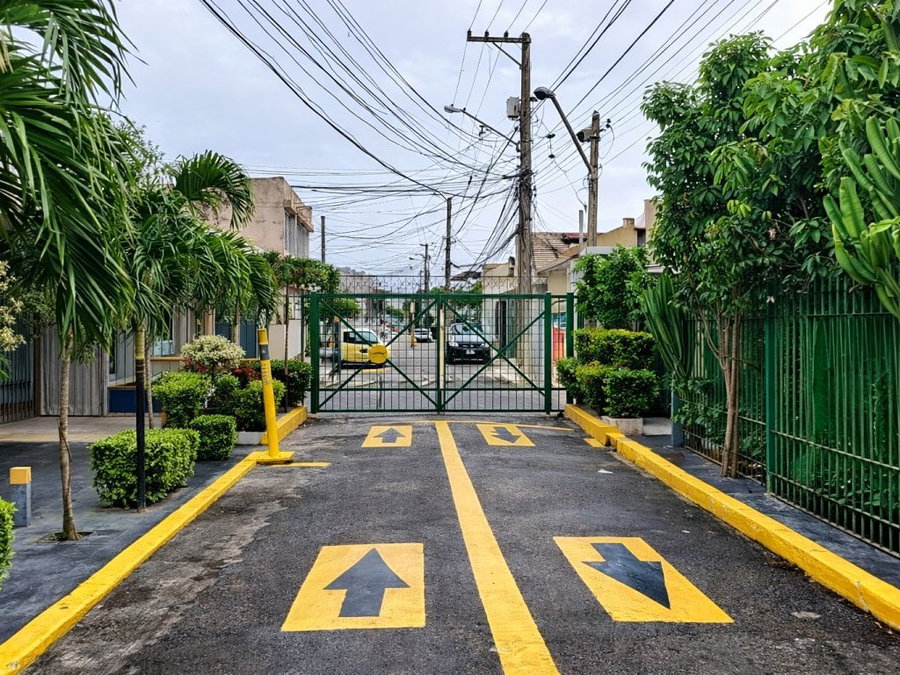 Casa em condomínio com 310 m², 2 pavimentos, ocupada