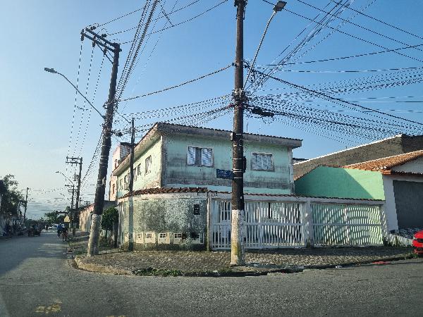 Casa com 2 Quartos e 1 Vaga em Praia Grande