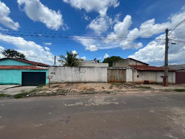 Casa com 2 quartos, 2 banheiros, 1 vaga e 159.77m² construída
