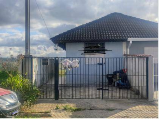 Casa em Cotia com 96,6m² de área construída