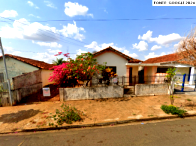 Casa antiga com 72m² e terreno de 476m², desocupada
