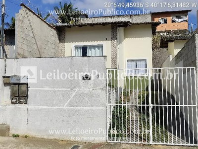 Casa com 2 Quartos e 1 Vaga em Condomínio