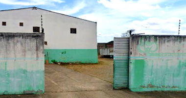 Galpão industrial com 940m² construídos em terreno de 2.100m²