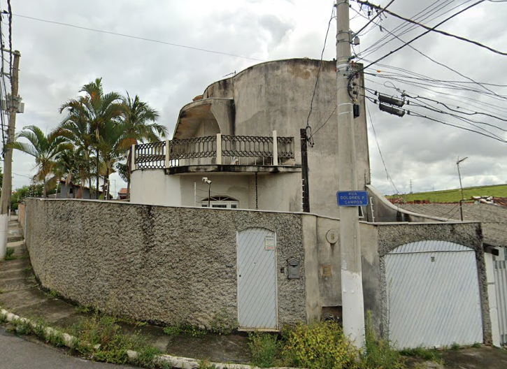 Casa com 3 quartos, 2 banheiros, 4 vagas e 280m² construída