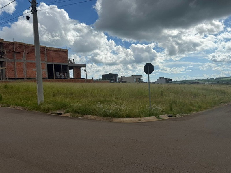 Terreno urbano de 388,45m² em loteamento residencial